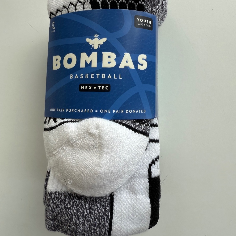 NWT Bombas YOUTH Performance Basketball (Size 6-10) White Calf Socks 3-Pack